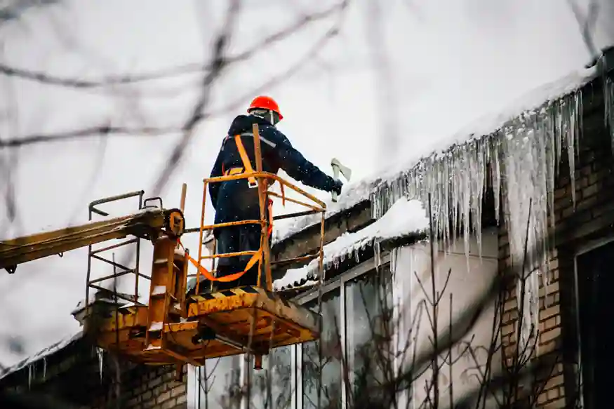 Cleaning snow on roof